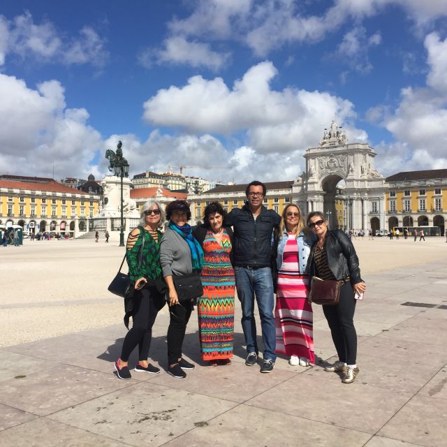 Lisbon: Guided City Walking Tour With Drink Tasting