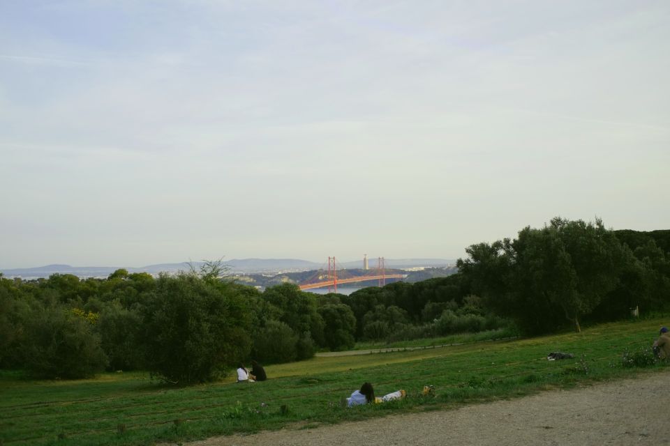 Lisbon: Guided Tour of Monsanto Park by Vintage Bike - Tour Overview