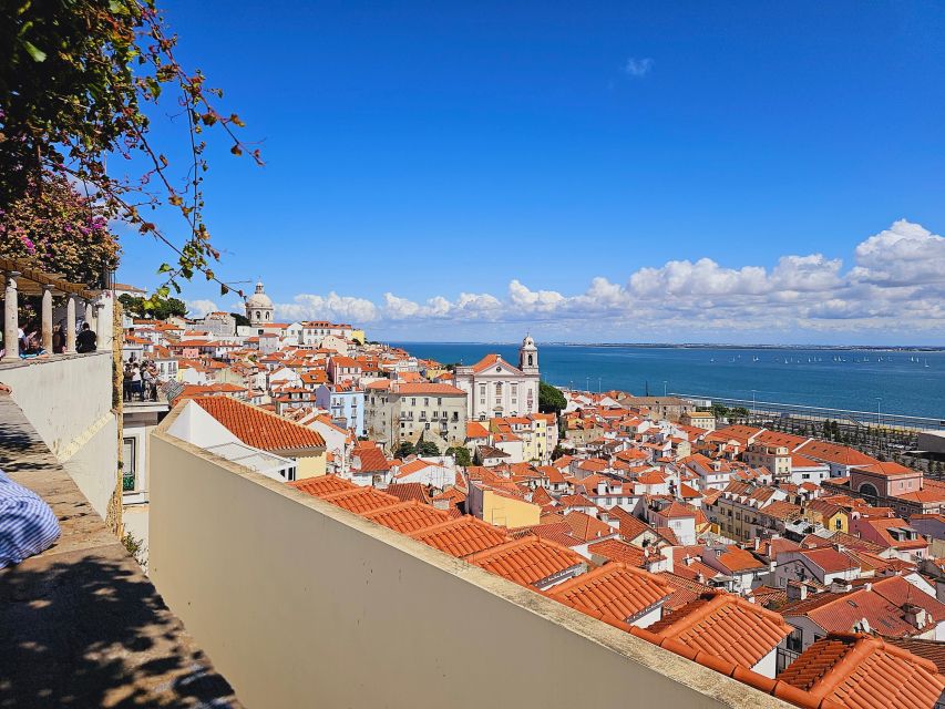 Lisbon: Old Town Tour by Tuktuk Alfama and History.