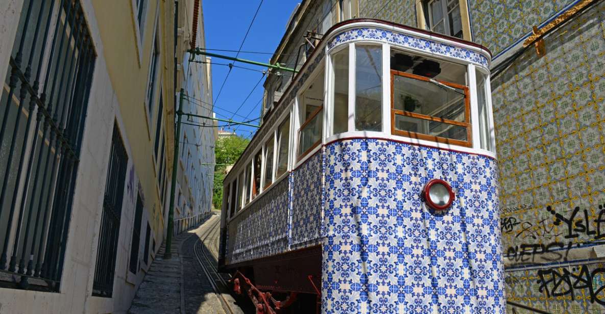 Lisbon: Private Kid-Friendly City Tour With São Jorge Castle - Discover Alfamas Charming Alleys