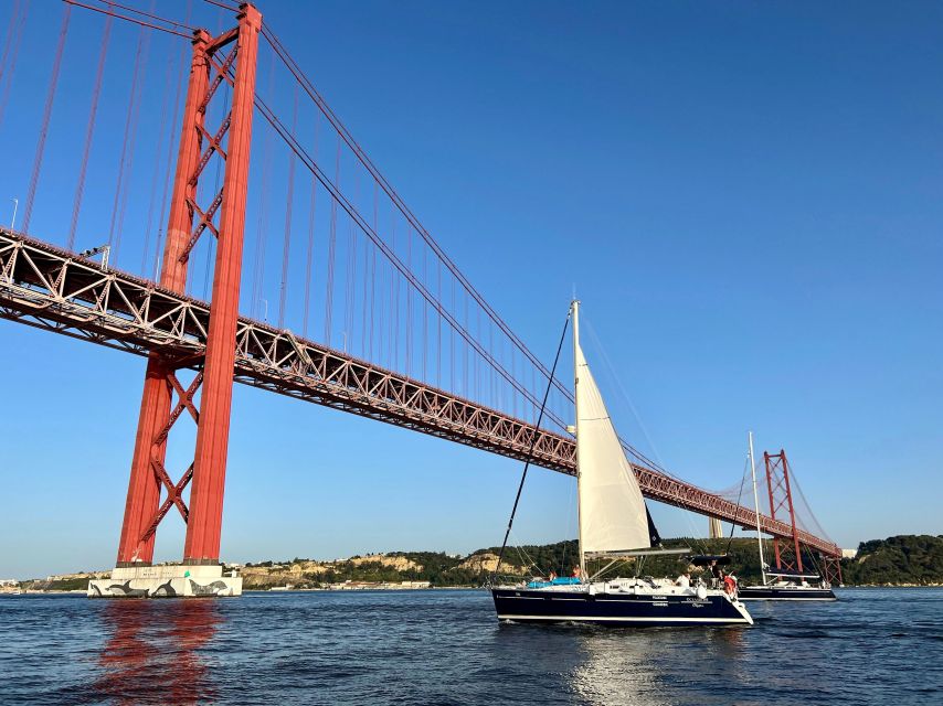 Lisbon: Private Sunset Sailing Tour With Drinks