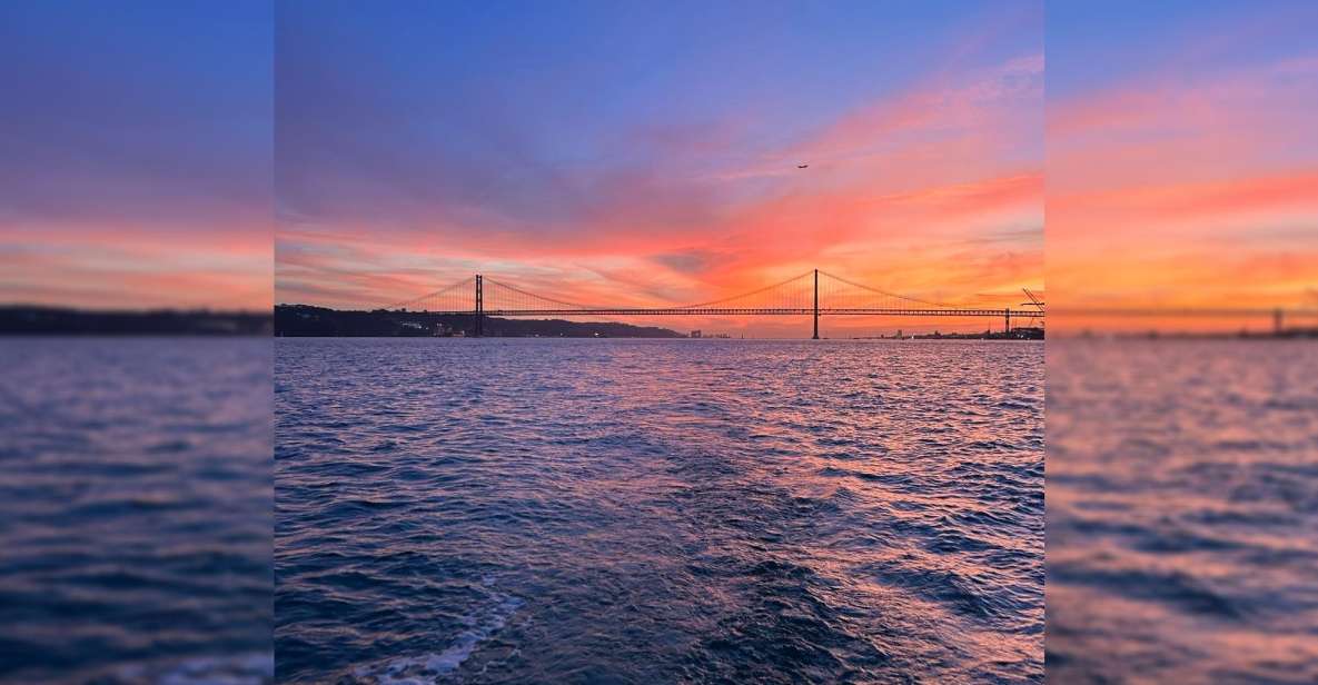 Lisbon: Sunset Boat Tour With a Drink