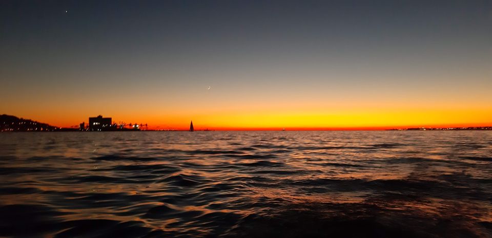 Lisbon: Sunset Sailing Tour in Tagus River | Private