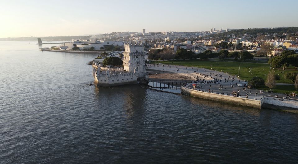 Lisbon: Sunset Tour Aboard a 1949 Traditional Boat