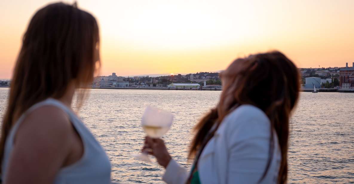 Lisbon: Tagus River Sunset Tour With Snacks and Drink