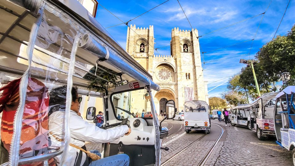 Lisbon Tour Oldtown & Viewpoints on a Tuktuk!