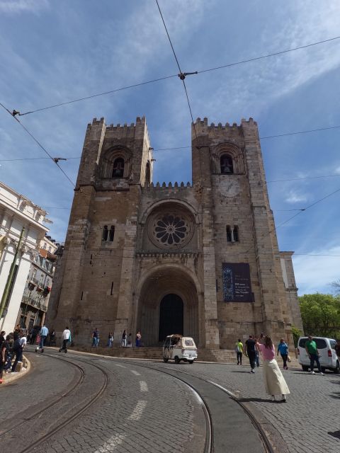 Lisbon:Private Guided Historical Sightseeing Tour by TUK-TUK