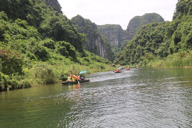 Luxury Limousine Small Group Tour to Tam Coc, Mua Cave, and Bich Dong