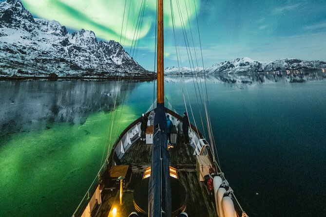 Luxury Northern Lights Cruise With Hot Tub and Dinner