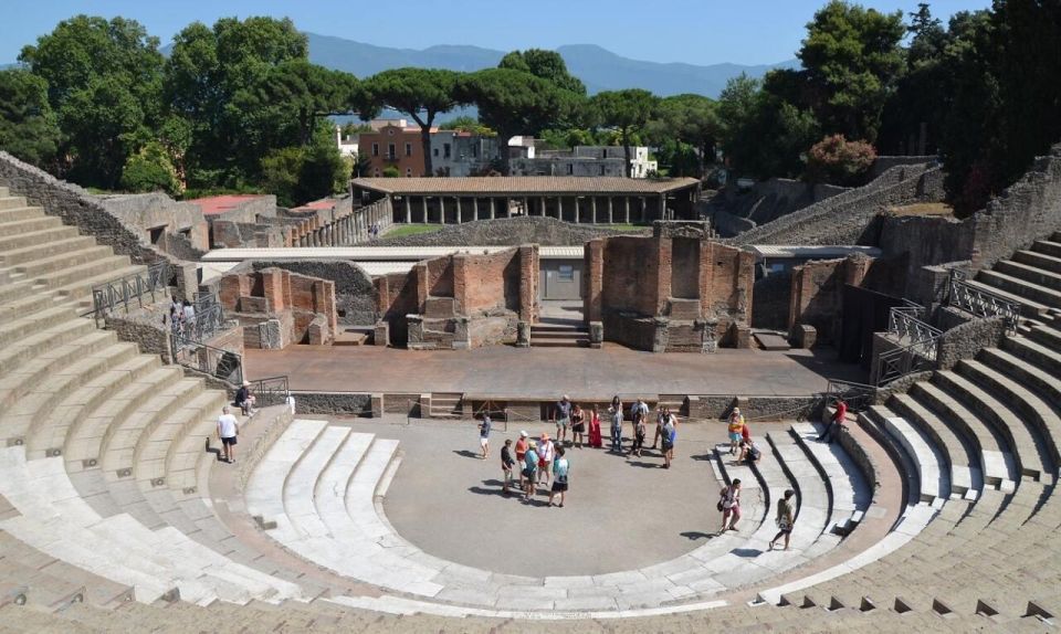 Luxury Trip Between Pompeii and Capri Island