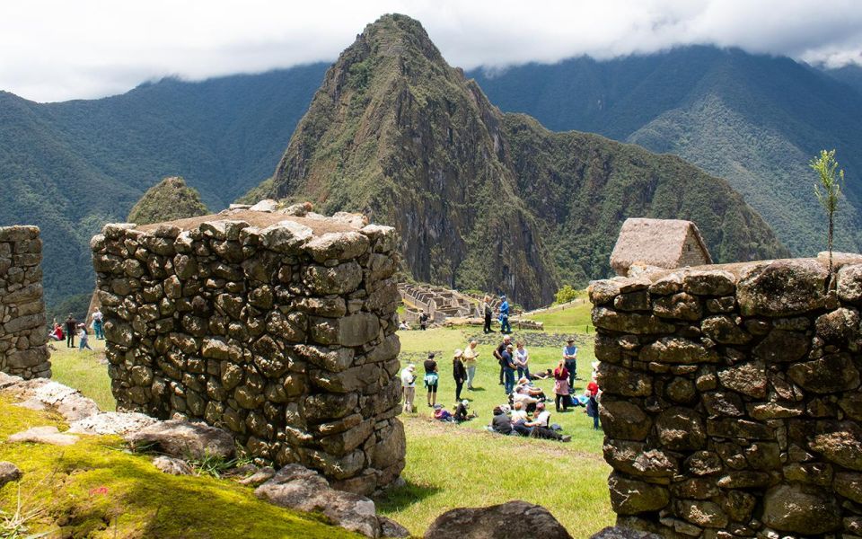 Machu Picchu: 1-Day Tour by Vistadome Observatory Train