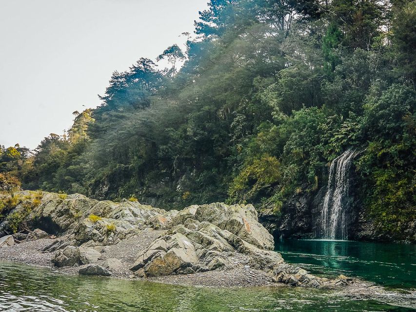 Marlborough: The Hobbit Kayak Tour