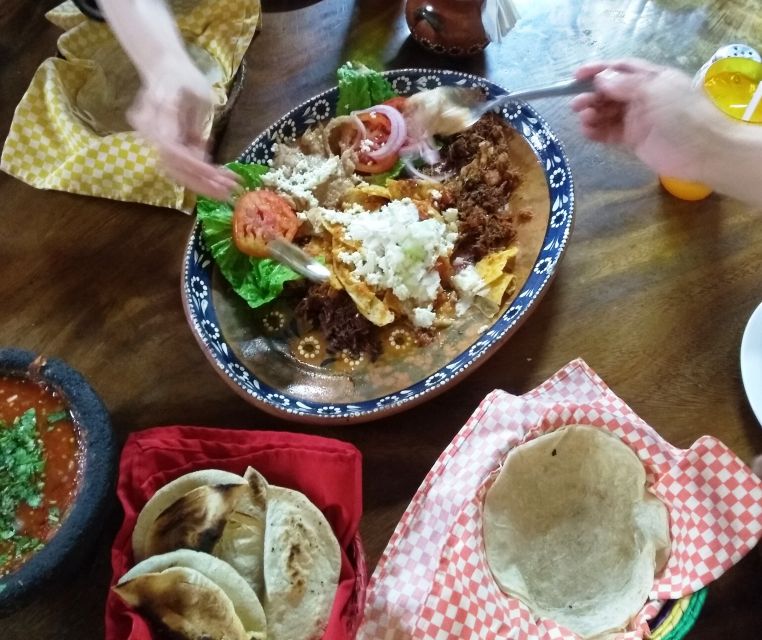 Mazatlan: Barrio Bites Tour in a Traditional Taxi