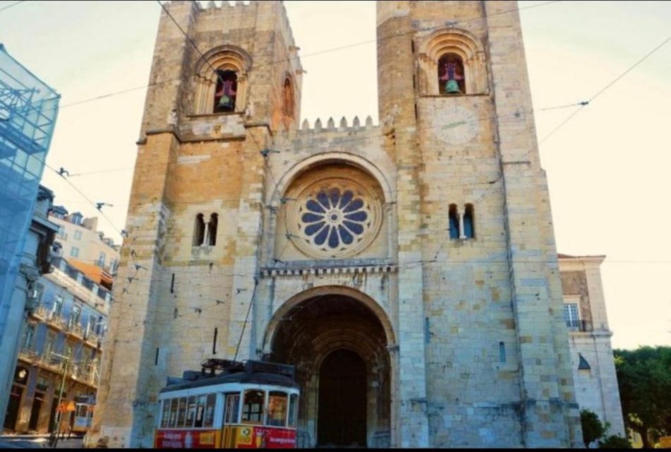 Medieval Tour in Lisbon With Tuk Tuk 1h30 7hills