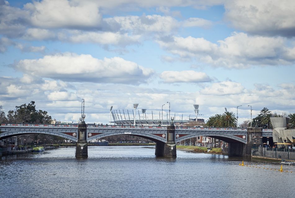 Melbourne: Golden Hour Cruise