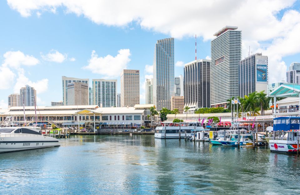 Miami: Scenic Cruise With Bar on Board