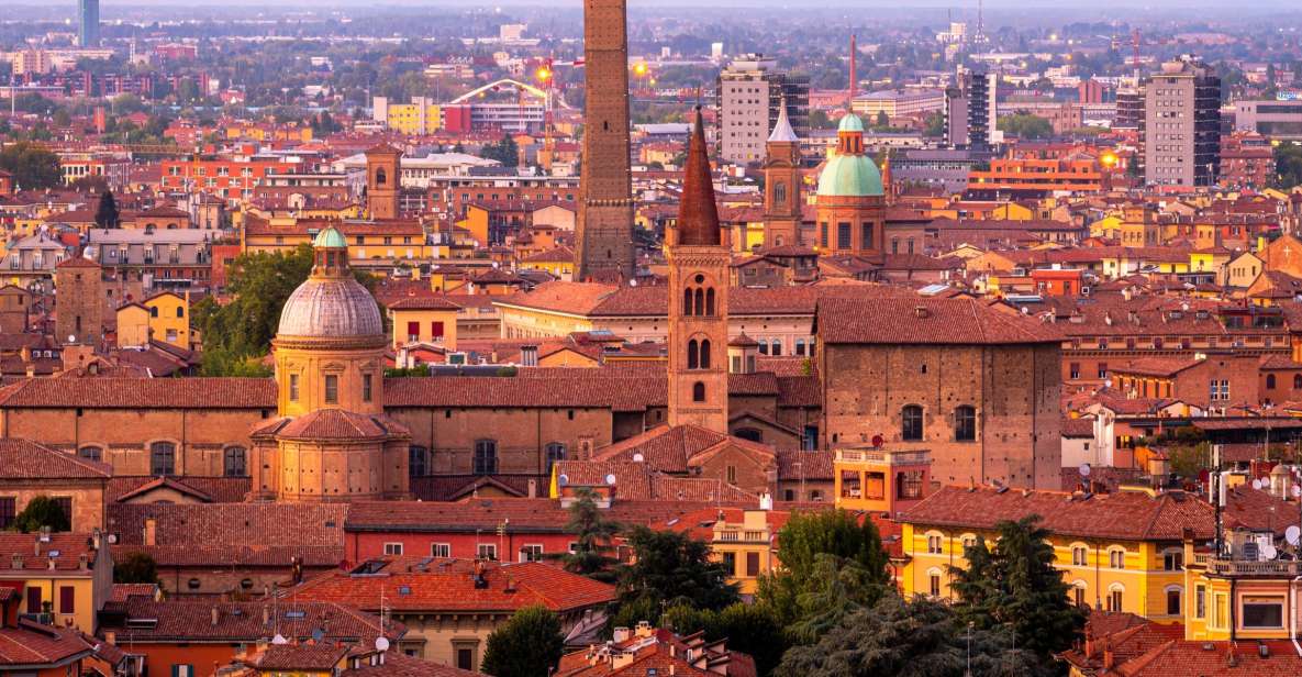 Milan: Private Day Trip to Bologna With Sightseeing Tour