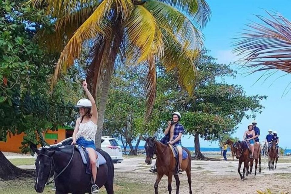 Montego Bay:Horseback Riding and Tubing Trip in Rio Bueno