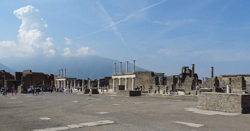 Naples: Pompeii & Herculaneum Tour With Lunch & Wine Tasting