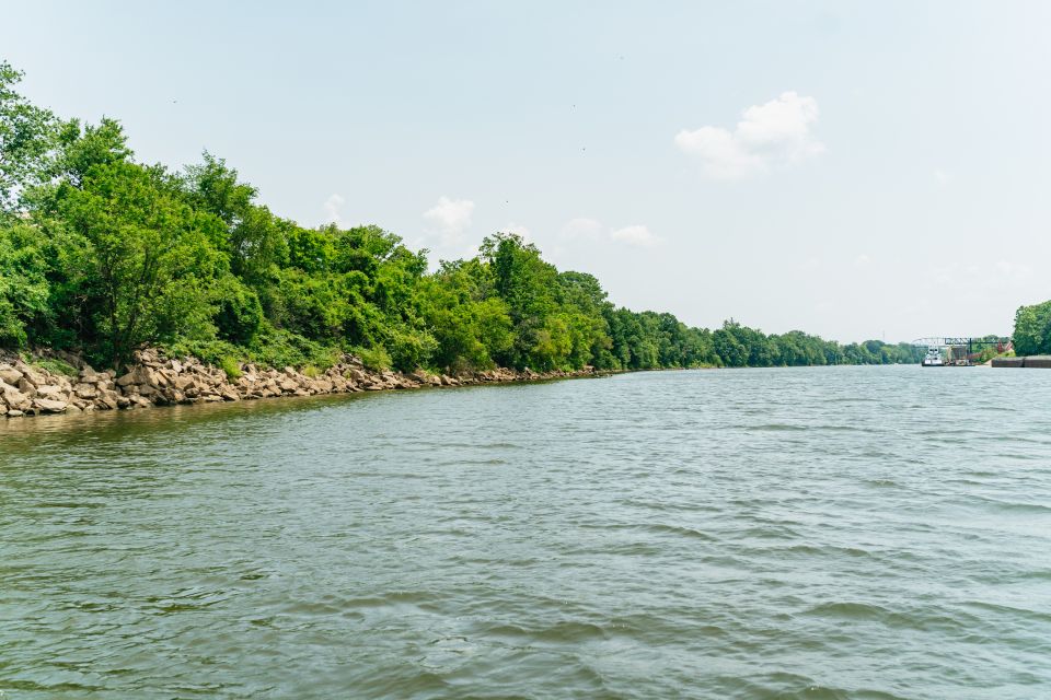 Nashville: Pontoon Party Cruise With a Captain