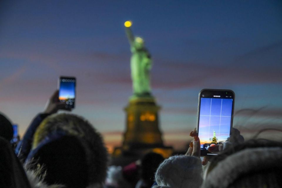 New York City: Sunset to Night Lights City Skyline Cruise