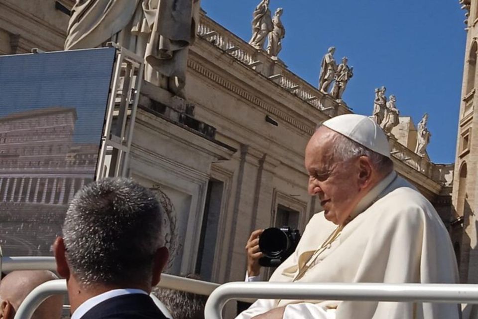 Newlywed Couples' Blessing During Pope Francis' Audience - Eligibility Requirements for Newlywed Couples