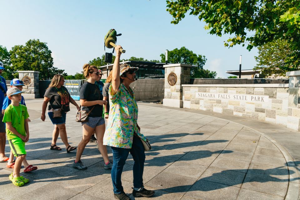 Niagara Falls: Tour With Boat, Cave, and Trolley and Guide