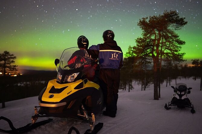 Northern Lights Snowmobile Hunt