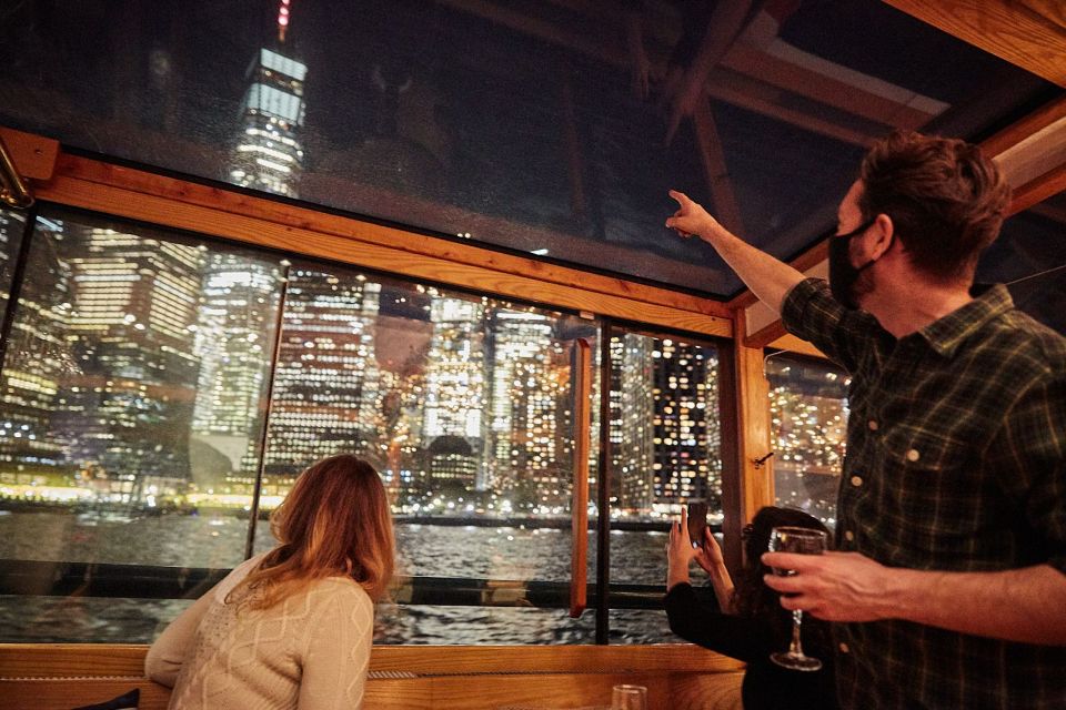 Nyc: City Lights Yacht Cruise With Drink Included - Breathtaking Views of NYC Skyline