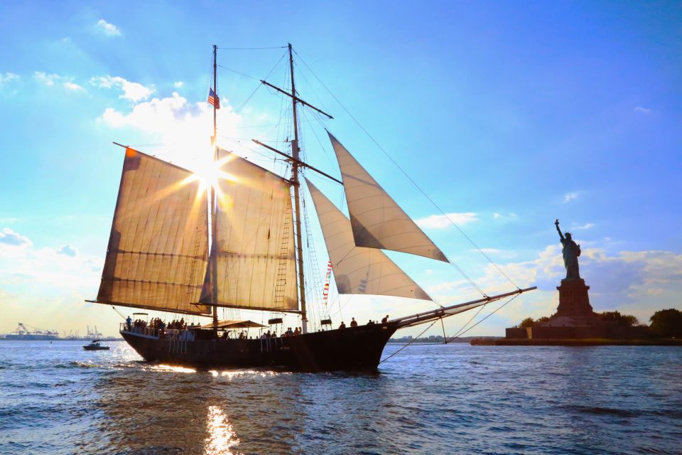 Nyc: Statue of Liberty Day Sail With Onboard Bar