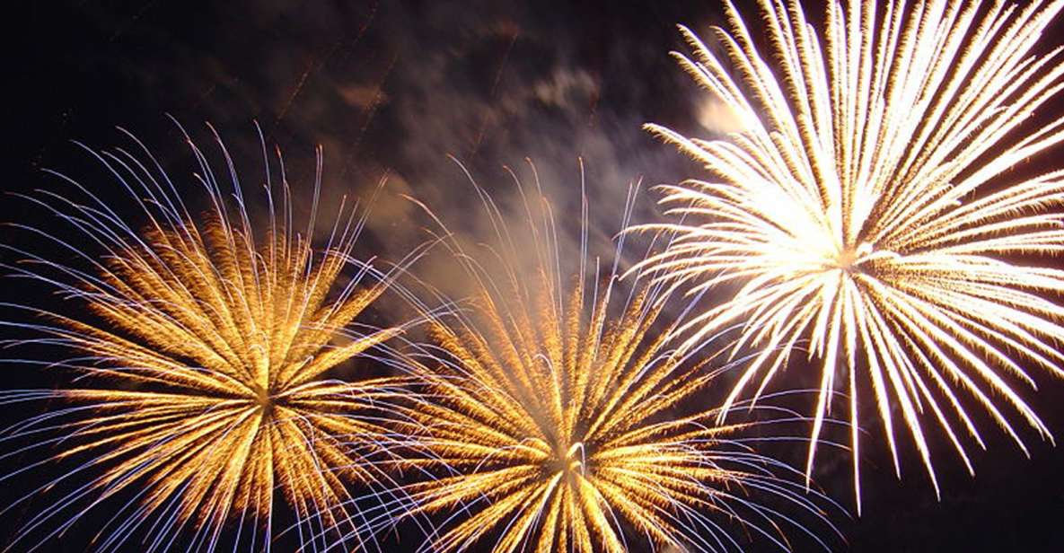 Oahu: Friday Night Fireworks Sail From Hilton Hawaiian Pier