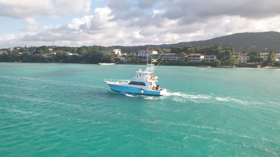 Ocho Rios Yacht Charter – 4HOUR Cruise With Refreshments