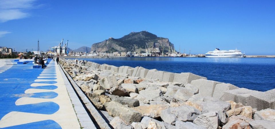 Palermo to Siracusa: Stop at the Valley of Temples & Roman Villa