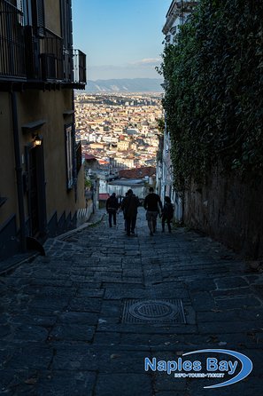 Panoramic Historical Walking Tour of Naples: Rich and Poor Areas