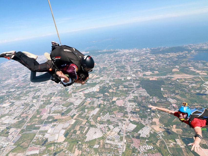 Pattaya: Skydiving With an Ocean View