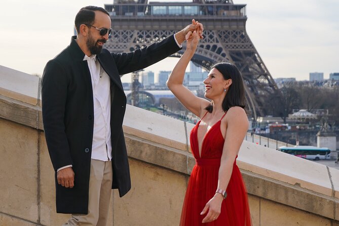 Photo Session in Paris – Photographer at the Eiffel Tower