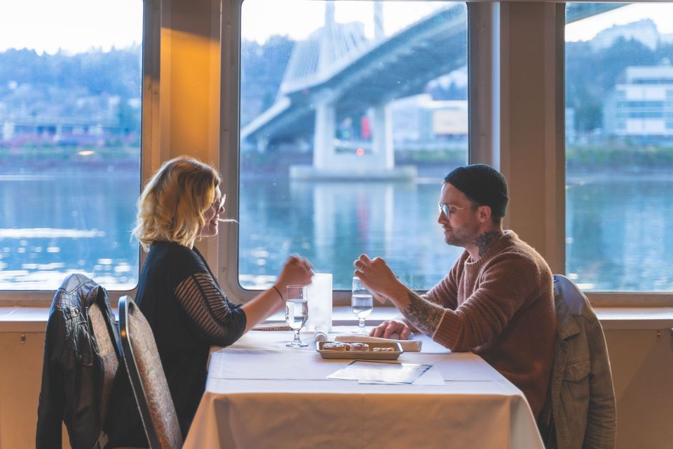 Portland: Willamette River 2.5-hour Dinner Cruise