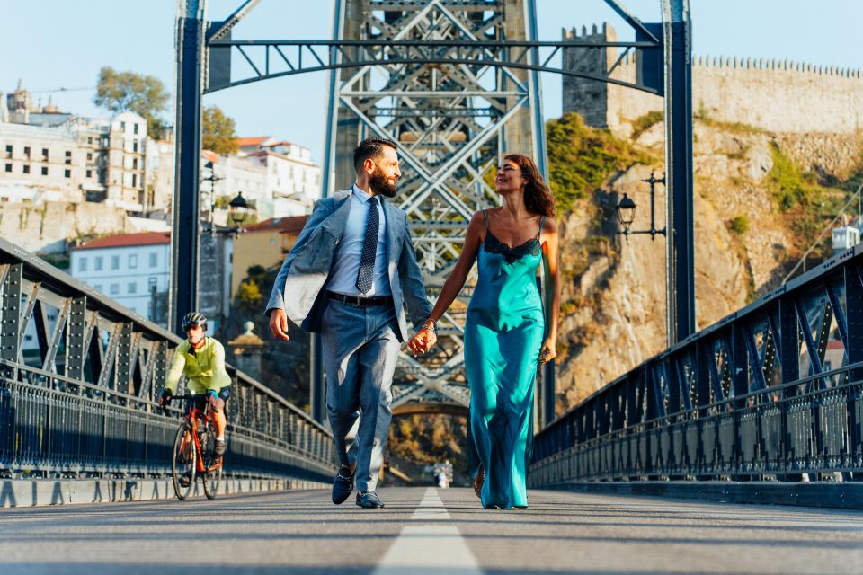 Porto: Couple Photo Session in Old Foz