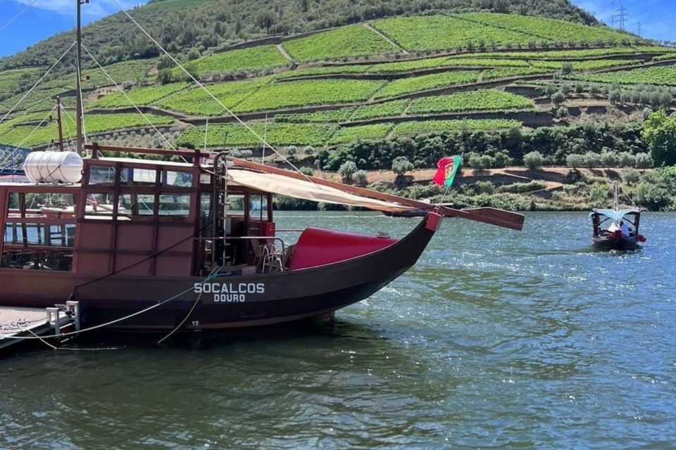 Porto: Douro Valley Guided Tour, 3 Tastings, Lunch & Cruise