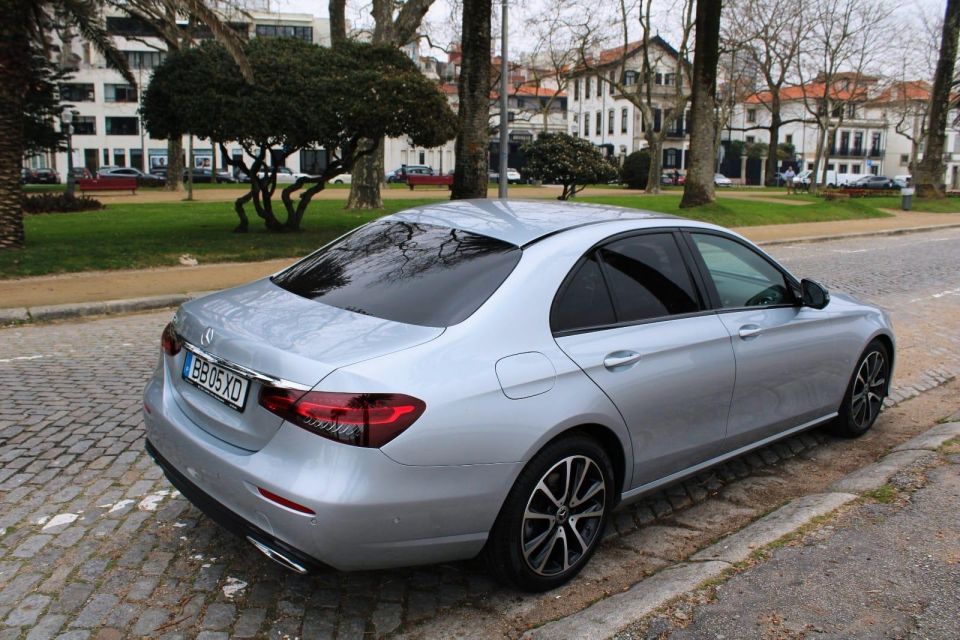 Porto: Luxury Sedan Car Transfer to Lisbon.