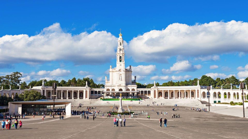 Private 8-Hour Tour to Fátima, Batalha, and Óbidos From Lisbon