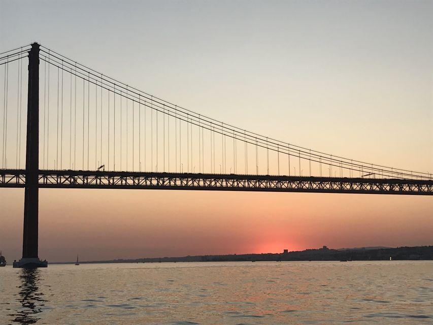 Private Boat Night Tour – Lisbon