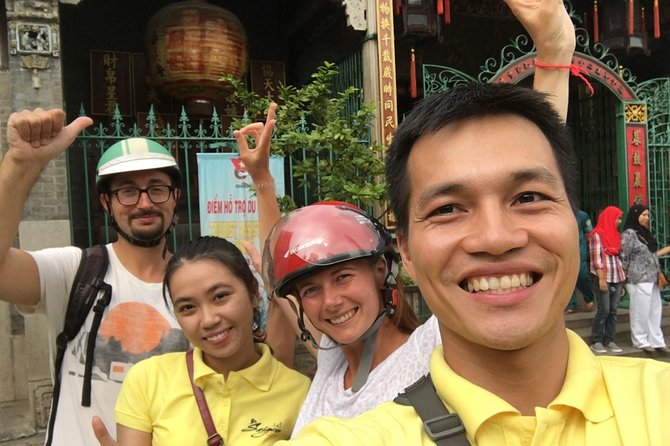 Private Hidden-Gem Sightseeing Motorbike Tour With Local Students