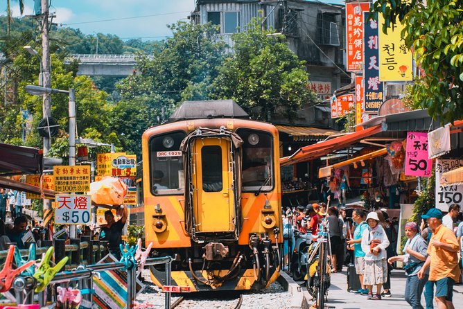 Private Jiufen & Pingxi Day Tour With English-Speaking Guide