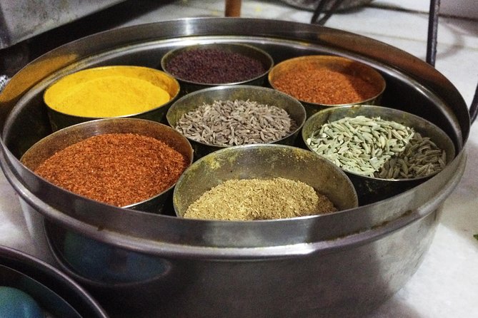 Private Market Tour & Vegetarian Cooking Class & Meal in a Local Jaipur Home