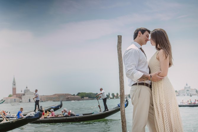 Private Photo Shoot in Venice With Gondola Ride