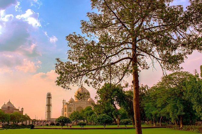 Private Taj Mahal Sunrise Day Tour From Delhi by Ac Car – All Inclusive