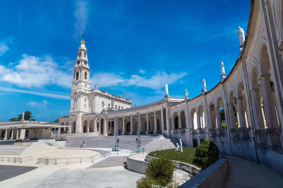 PRIVATE Tour From Lisbon: Fatima, Batalha, Nazare and Obidos