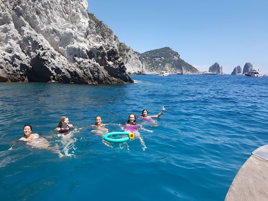 Private Tour of the Island of Capri by Classic Gozzo Boat 3H