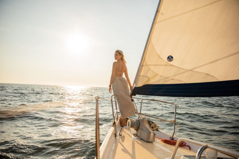 Puerto Vallarta: Bay of Banderas Luxury Sunset Sailing Tour